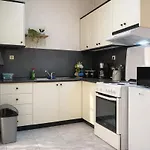 With Free Parking In The Building Apartment