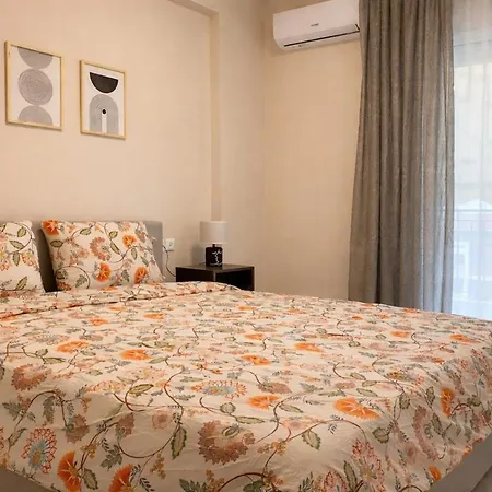 With Free Parking In The Building Apartament