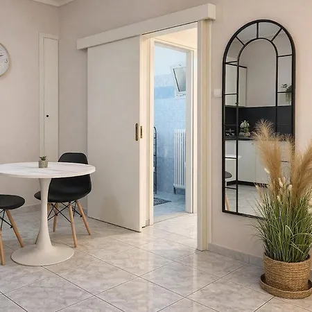 With Free Parking In The Building * Larissa