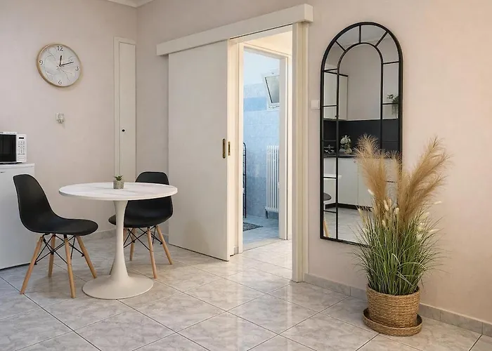 With Free Parking In The Building * Larissa